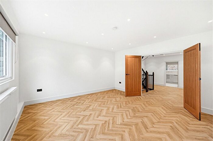 3 Bedroom Mews To Rent In Queen Anne Mews, London, W1G