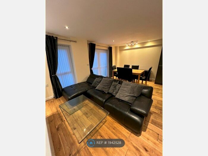 2 Bedroom Flat To Rent In Adrian House, London, E15