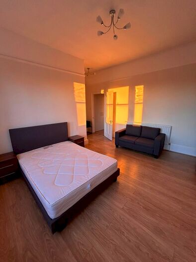 1 Bedroom Flat To Rent In Highlever Road, London, W10