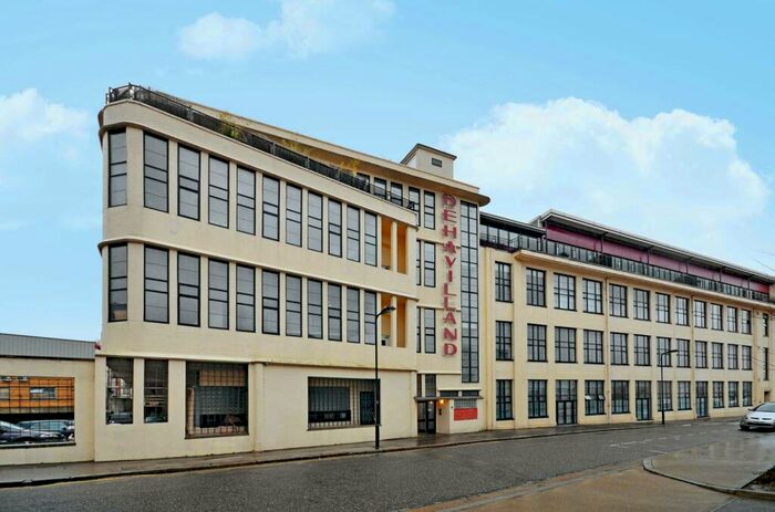 2 Bedroom Flat To Rent In Theydon Road, Clapton, London, E5