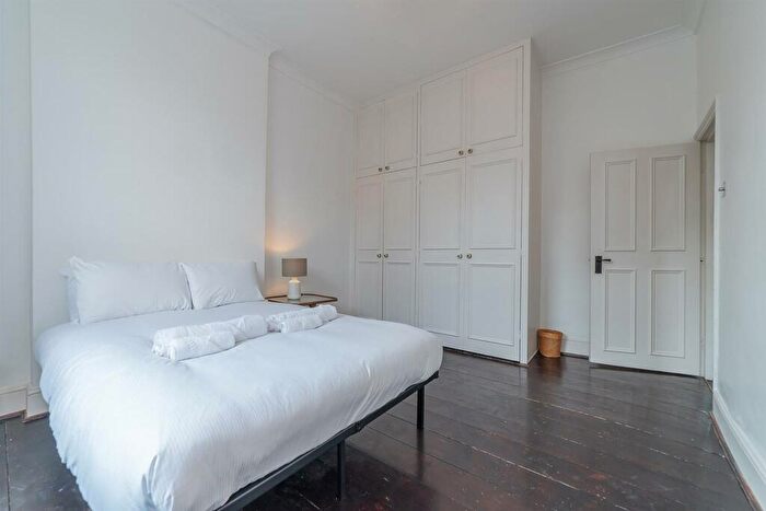 2 Bedroom Apartment For Sale In The Avenue, Queens Park, NW6