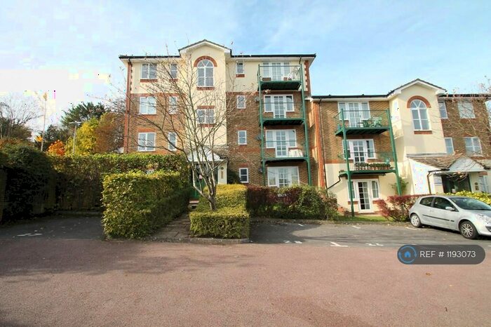 2 Bedroom Flat To Rent In Queen Alexandra Road, High Wycombe, HP11