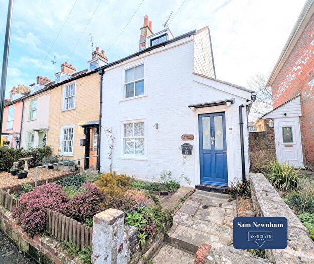 2 Bedroom End Of Terrace House For Sale In Castle Road, Newport, PO30