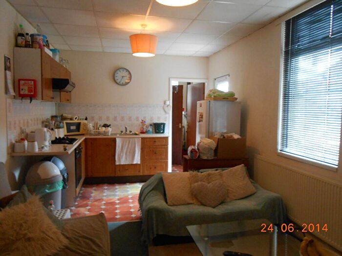 2 Bedroom Flat To Rent In Amesbury Road, Roath, Cardiff, CF23