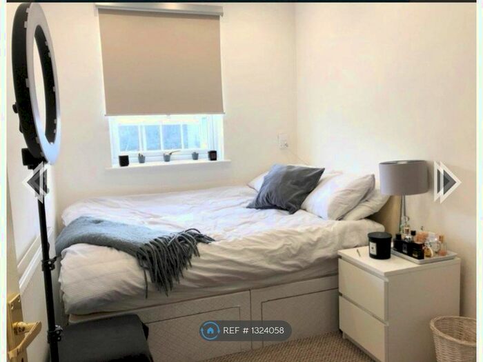 1 Bedroom Flat To Rent In Angel Hill Road, London SM1