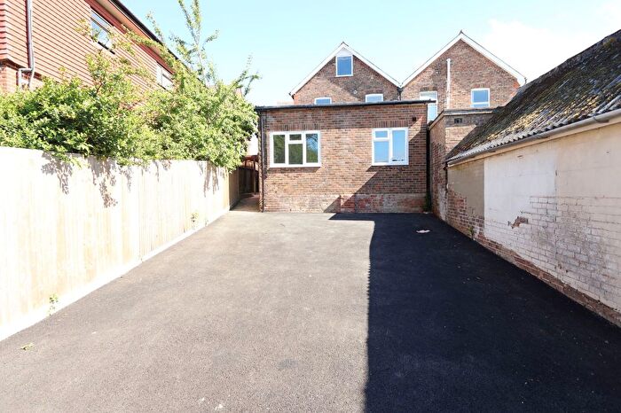 2 Bedroom Flat To Rent In High Street, Heathfield, TN21