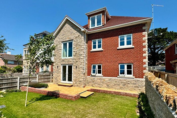 2 Bedroom Flat To Rent In Victoria Avenue, Swanage, BH19