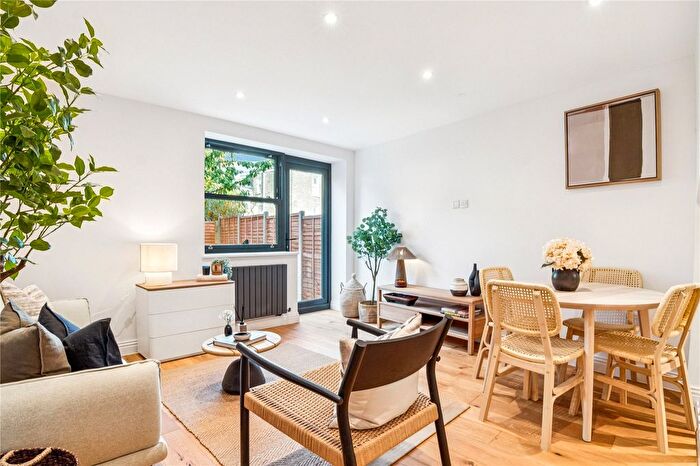 3 Bedroom Flat For Sale In Fernlea Road, SW12