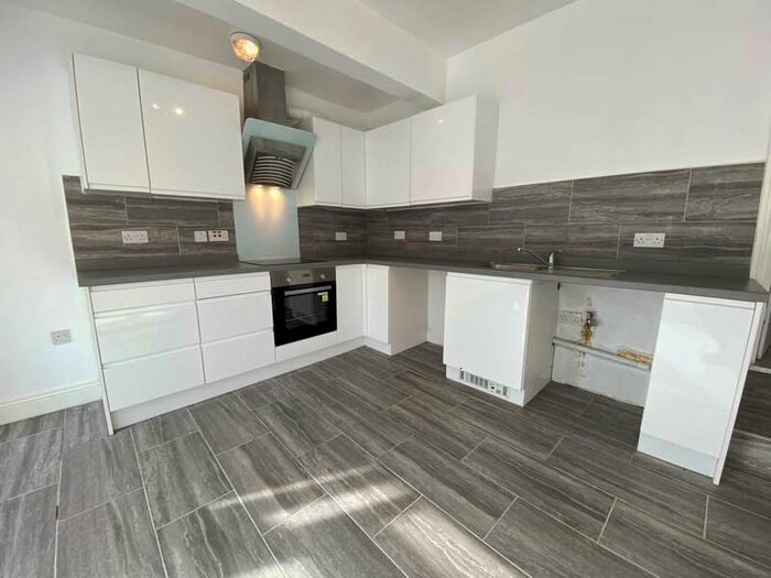 1 Bedroom Flat To Rent In Market Place, Westbury, , BA13