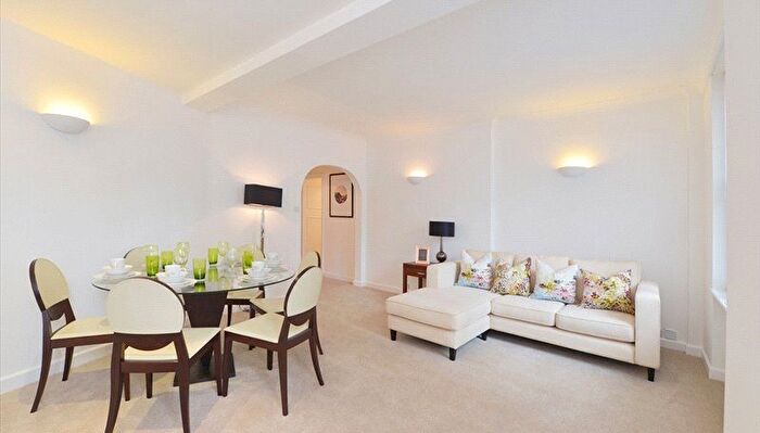 2 Bedroom Flat To Rent In Hill Street, Mayfair, W1J