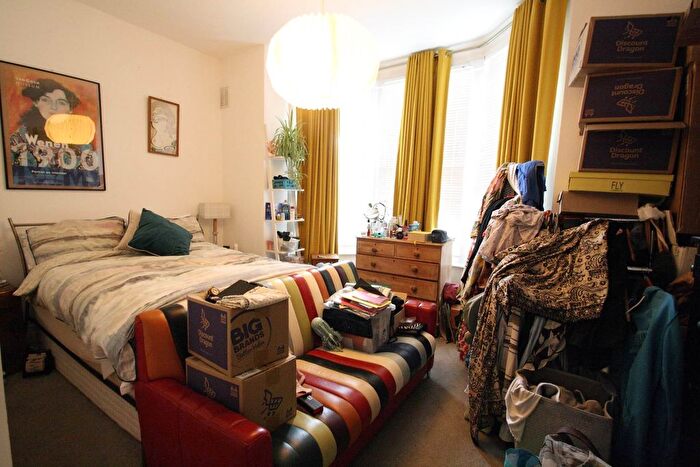 2 Bedroom Flat To Rent In Pathfield Road, Streatham, SW16