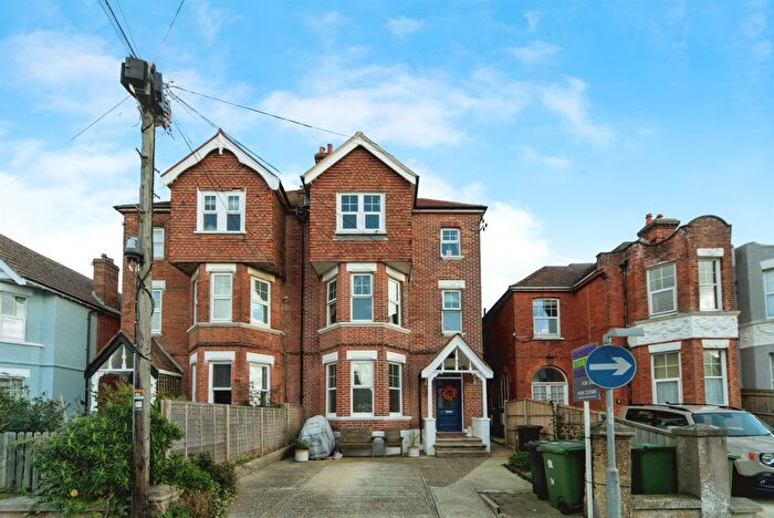 2 Bedroom Flat For Sale In Clifford Road, Bexhill-On-Sea, TN40