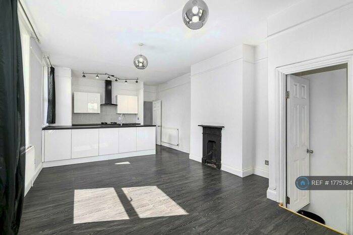 2 Bedroom Flat To Rent In Albert Road, London, E10