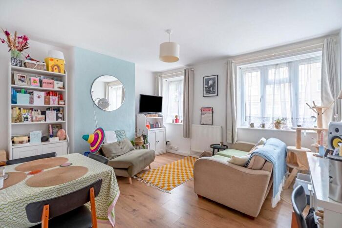 1 Bedroom Flat For Sale In Sharratt Street, Peckham, London, SE15