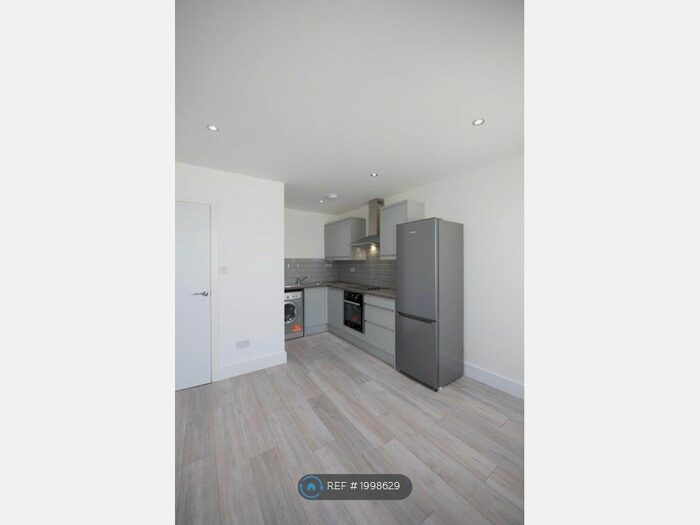 1 Bedroom Flat To Rent In High Road Leytonstone, London, E11