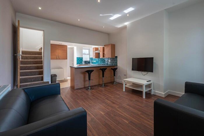 3 Bedroom Terraced House To Rent In Victoria Street, Huddersfield, HD5