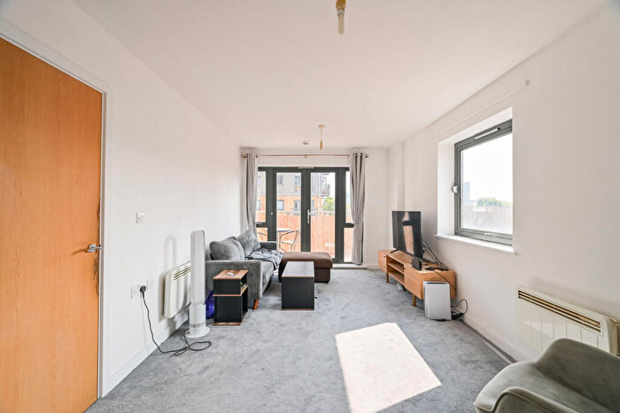 2 Bedroom Flat For Sale In Thomas Fyre Drive, Bow, London, E3