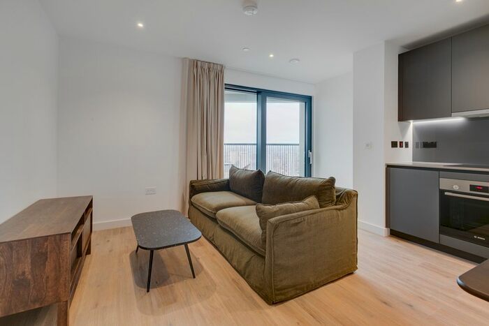 1 Bedroom Flat To Rent In Riverstone Heights, Reed Avenue, Bromley By Bow, E3