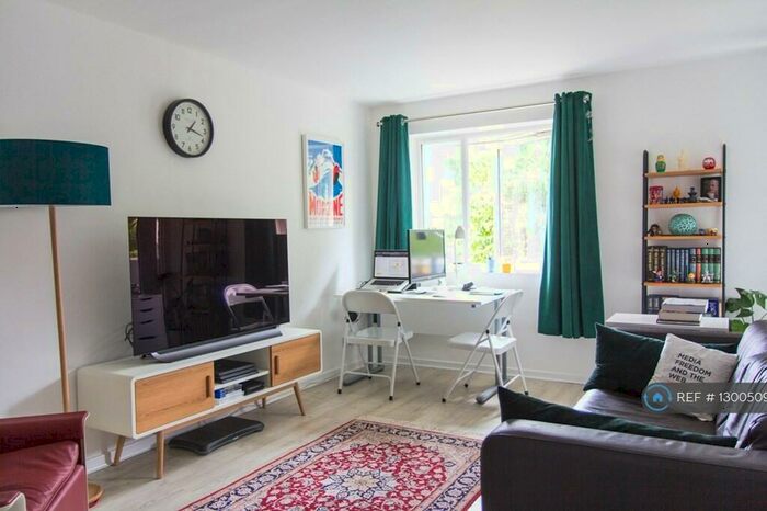 1 Bedroom Flat To Rent In Mile End Road, London, E1