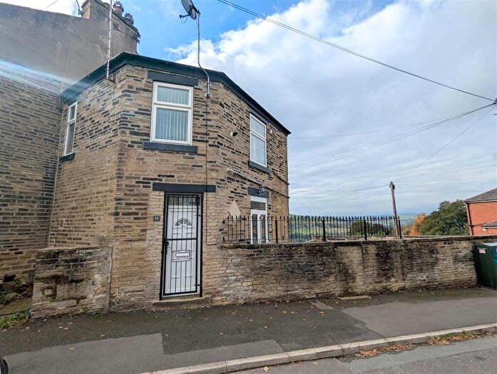2 Bedroom End Of Terrace House For Sale In Edwards Road, Halifax, HX2