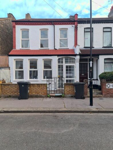 3 Bedroom Detached House To Rent In Langdale Road, Thornton Heath, CR7