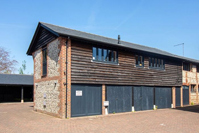 1 Bedroom Flat To Rent In Stiles Yard, Alresford, Hampshire, SO24