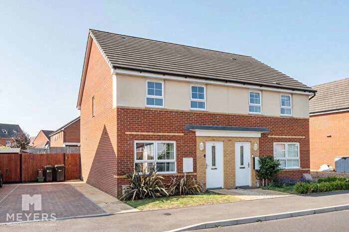 3 Bedroom Semi Detached House For Sale In Lonsdale Road, Wimborne, BH21