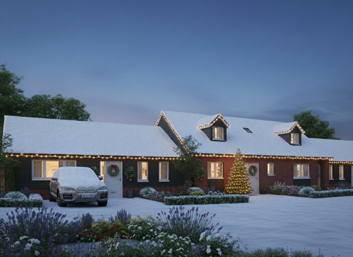 4 Bedroom Terraced House For Sale In Paddock Close, Pepperstock, LU1