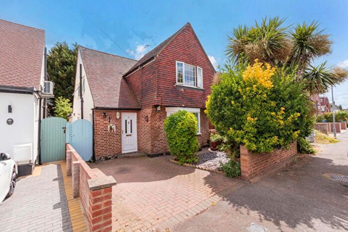3 Bedroom End Of Terrace House For Sale In Beech Road, Langley, SL3