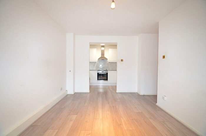 1 Bedroom Flat For Sale In Crystal Palace Parade, Crystal Palace, SE19