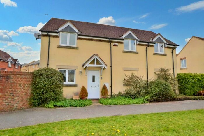 2 Bedroom Coach House To Rent In Linnet Gardens, Portishead, BS20