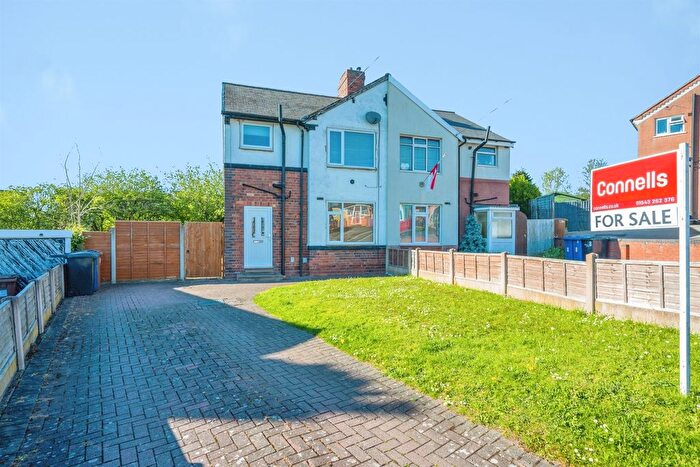 3 Bedroom Semi Detached House For Sale In Beacon Gardens, Lichfield, WS13