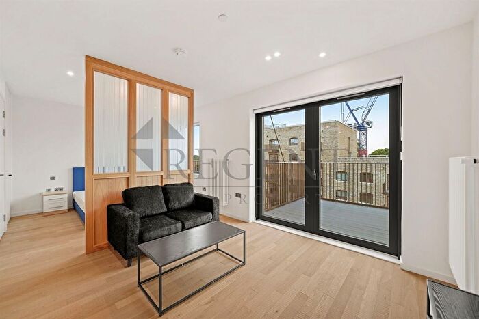 Studio To Rent In Hollandbury House, Brent Way, TW8