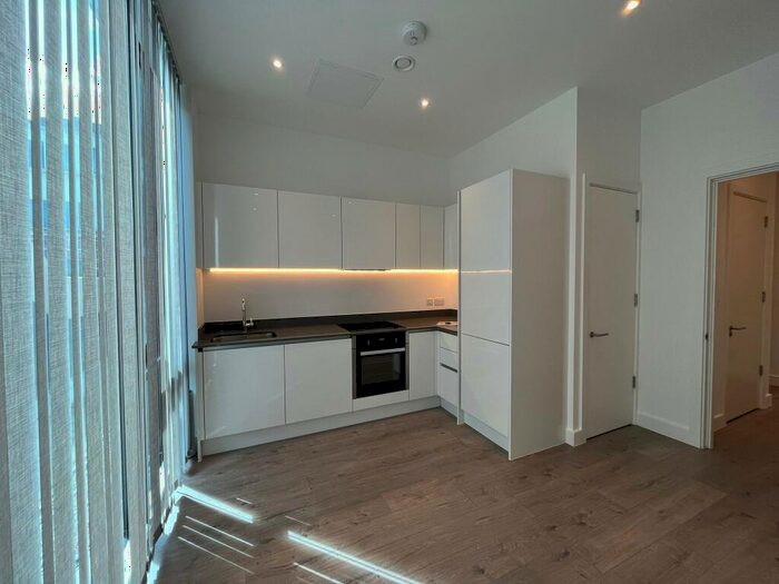 1 Bedroom Apartment To Rent In Berkshire Ct, RG12