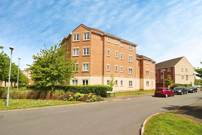 3 Bedroom Apartment To Rent In Swan Close, Swindon, SN3