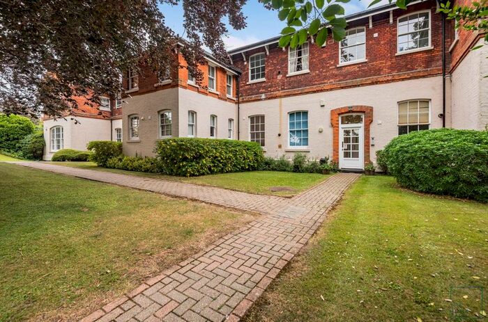 1 Bedroom Flat To Rent In St. Lukes Square, Guildford, GU1