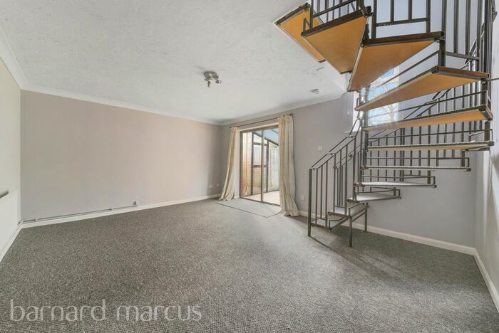 2 Bedroom Semi-Detached House To Rent In Fennel Close, Croydon, CR0