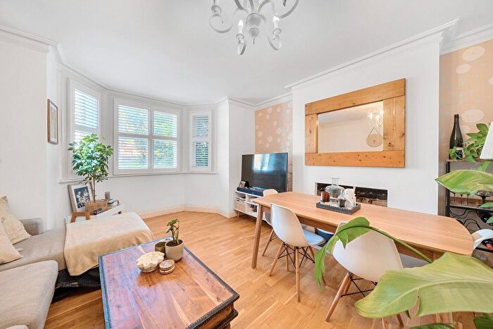2 Bedroom Flat For Sale In Wimbledon Park Road, Southfields, London, SW18