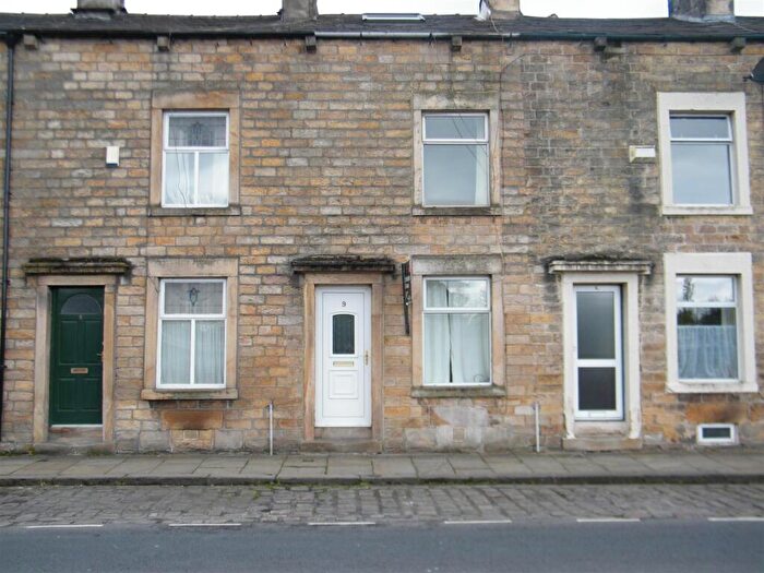 2 Bedroom Cottage To Rent In St George`s Quay, Lancaster, R, LA1