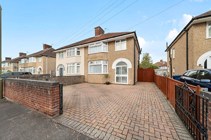 3 Bedroom Semi-Detached House For Sale In Fairlie Road, Oxford, Oxfordshire, OX4