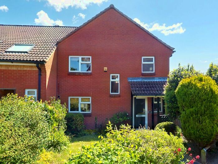 3 Bedroom End Of Terrace House For Sale In Julia Gate, Stevenage, Hertfordshire, SG2