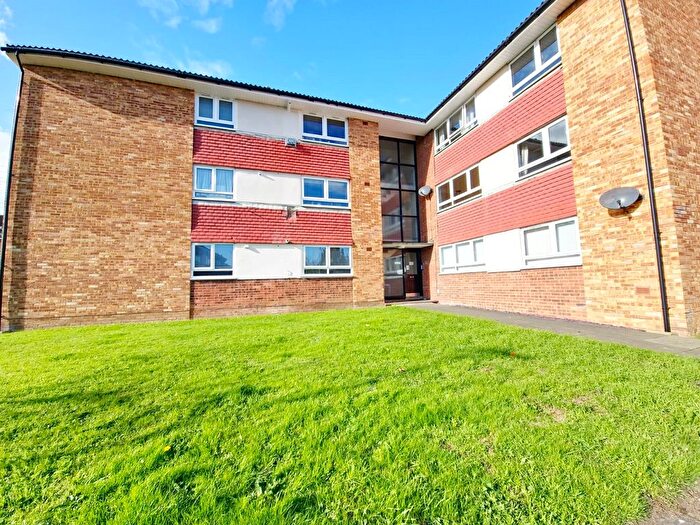2 Bedroom Flat To Rent In Great Cullings, Romford, RM7