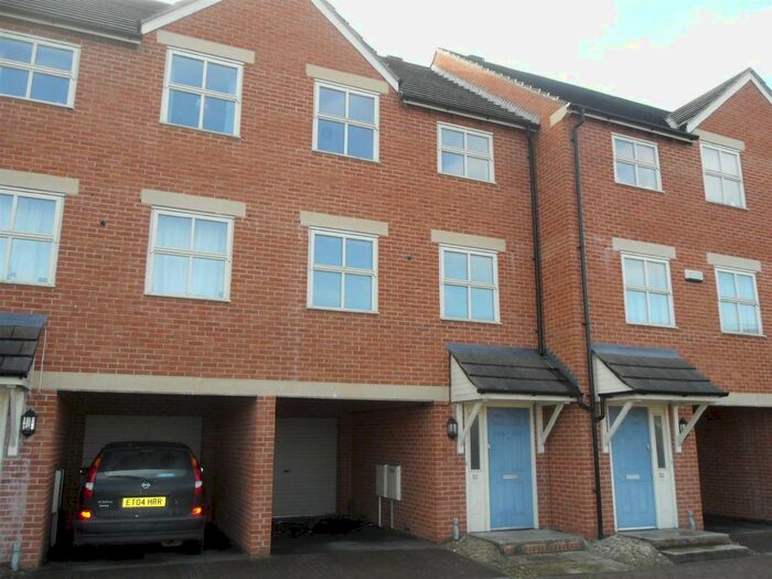 3 Bedroom Town House To Rent In Avening Street, Gorse Hill, Swindon, SN2