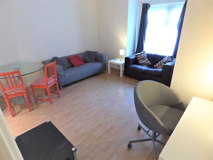2 Bedroom Flat To Rent In Reddish Lane, Manchester, M18