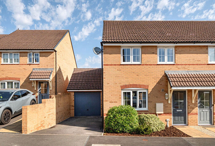 3 Bedroom Semi-Detached House For Sale In Woodpecker Close, Keynsham, Bristol, Somerset, BS31