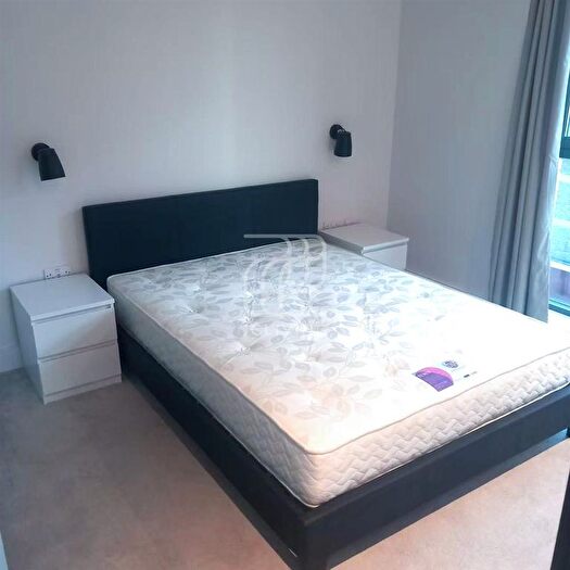 2 Bedroom Flat To Rent In Windsor Square, London, SE18