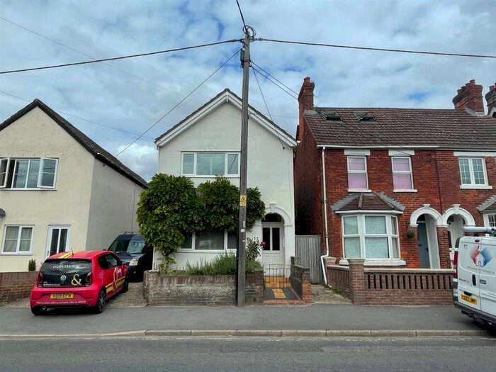 3 Bedroom Detached House To Rent In Weyhill Road, Andover, SP10