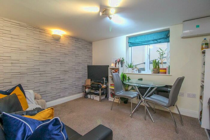 2 Bedroom Flat To Rent In Crwys Court Crwys Road, Crwys Road, Cathays, CF24