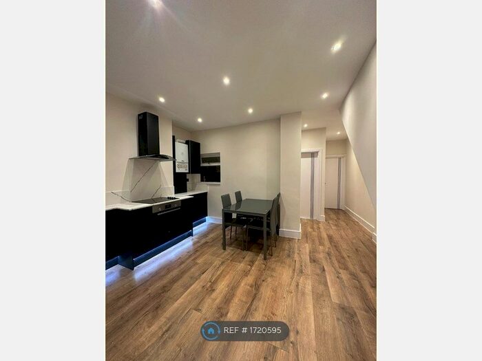 2 Bedroom Flat To Rent In Woodlands Street, London, SE13