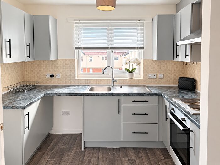 2 Bedroom Flat To Rent In Blueberry Avenue, Manchester, M40